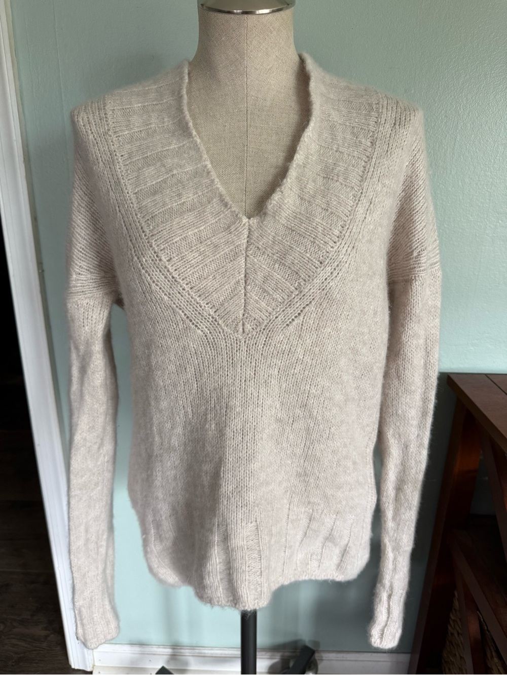 Brochu Walker Merino Wool Cashmere Blend V Neck Cream Sweater Size XS